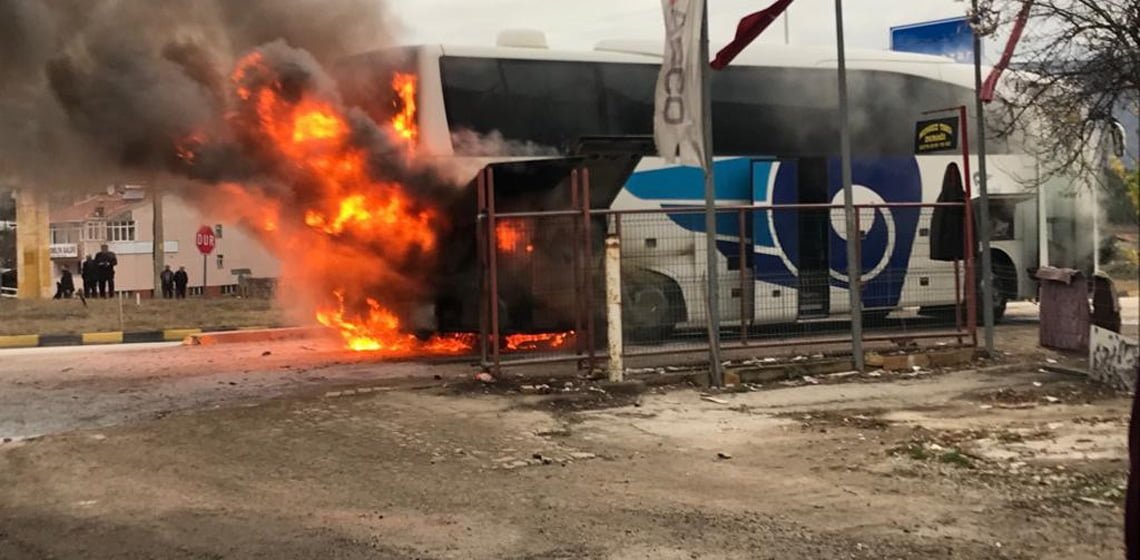 Duman kokusu 21 yolcuyu alevlerin arasında kalmaktan kurtardı