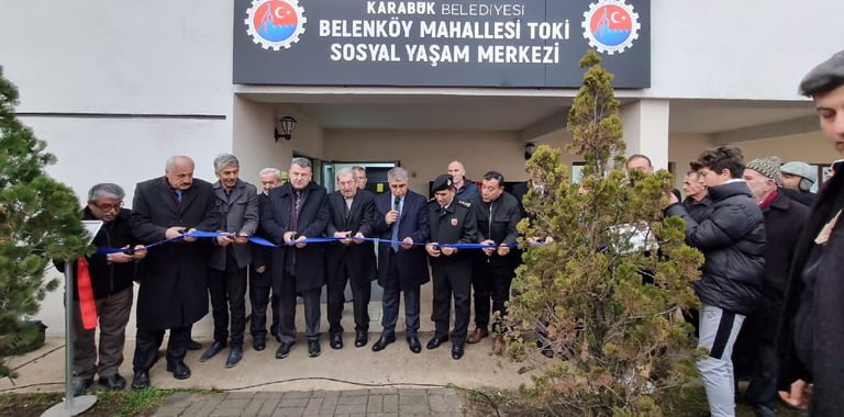 Karabük Belediye Başkanı Rafet Vergili’nin örnek projelerinden biri olarak gösterilen sosyal yaşam merkezlerinin 25.si Belenköy’de açıldı.