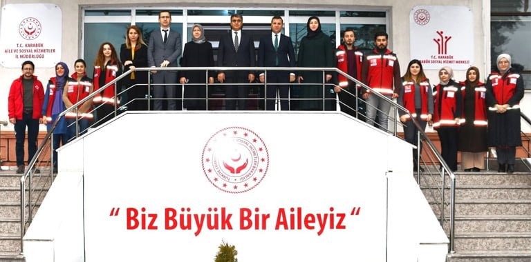 Vali Fuat Gürel, 2023 yılı kurum denetimleri kapsamında Aile ve Sosyal Hizmetler İl Müdürlüğünü ziyaret ederek, İl Müdürü Abdurrahman Bilgiç’den 2022 yılında yapılan çalışmalar hakkında brifing aldı.