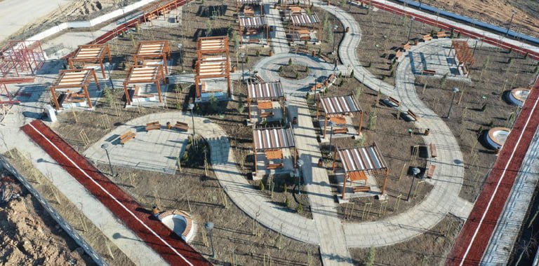 Safranbolu Belediyesi yol bakım ve onarım, kaldırım yenileme, bordür döşeme çalışmalarının yanı sıra 7 Mahalleye 7 Park Projesi kapsamında yapımına başlanılan 2 parkta da son aşamaya geldi.