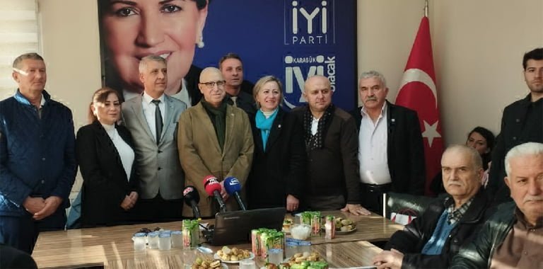 İyi Parti Karabük İl Kongresi 8 Ocak 2023 Pazar günü gerçekleştirilecek. İl kongresi öncesi İl Başkan adayı Recep Yılmaz, İyi Parti İl Başkanlığında bir basın toplantısı düzenleyerek adaylığını açıkladı.