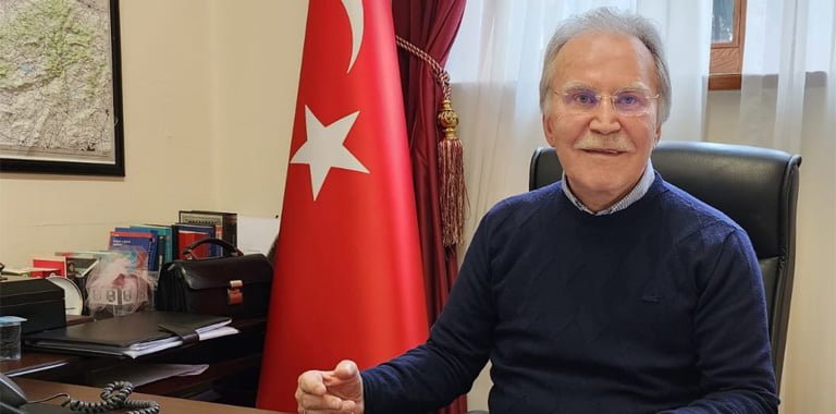 Cumhurbaşkanlığı Yüksek İstişare Kurulu Üyesi Mehmet Ali Şahin, "Meral Hanım artık başbakanlık sevdasından, hedefinden vazgeçmelidir. Darbe başarılı olsaydı olacaktı. Millet buna engel oldu. Dolayısıyla ütopya peşinde koşuyorlar" dedi.