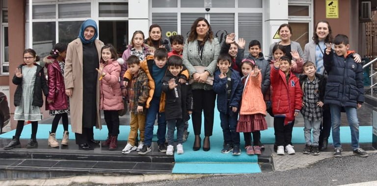 Vali Fuat Gürel’in eşi Özlem Aras Gürel tarafından, Güleç Çocuk Evleri Sitesinde kalan 6-12 yaş gurubu çocukların tatillerini eğlenceli geçirmeleri için güzel bir gün organize edildi.