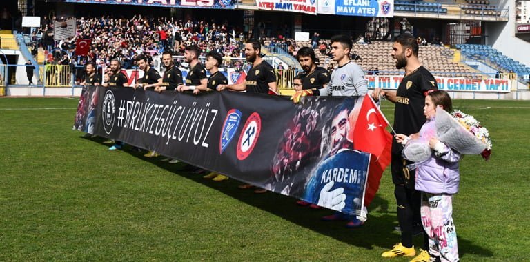 Karabük İdman Yurdu ile Zonguldak Kömürspor depremzedelere yardım için ikinci kez sahaya çıktı.