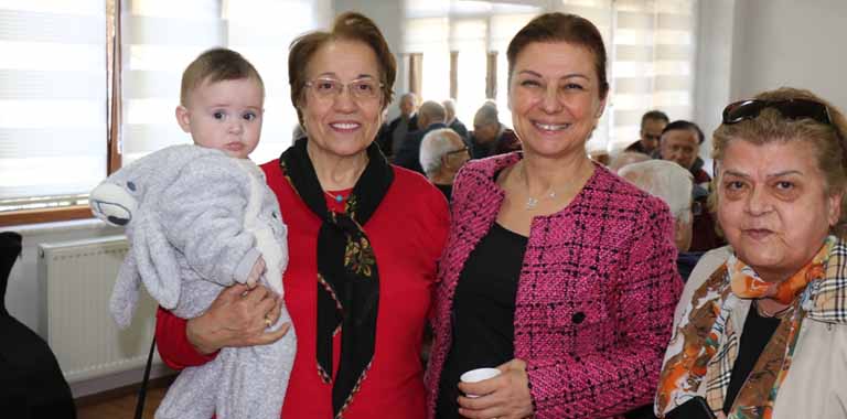 Safranbolu Belediye Başkanı Elif Köse’nin yoğun çabaları ile Safranbolu’daki büyüklerimizin hoşça vakit geçirebilmeleri, daha fazla sosyalleşebilmeleri amacı ile kurulan Aktif Yaş Alma Merkezi yoğun katılımın olduğu bir törenle açıldı.