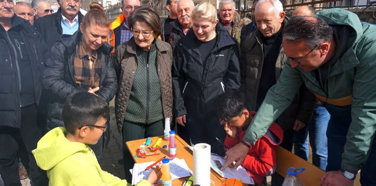 Safranbolu Belediye Başkanı Elif Köse çeşitli il ve ilçelerden gelen 40’ın üzerinde Belediye Başkanı ile deprem bölgesine gitti.