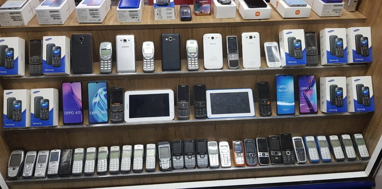 Akıllı telefonların şarjlarının kısa sürede bitmesi nedeniyle vatandaşlar tuşlu telefonlara yöneldi