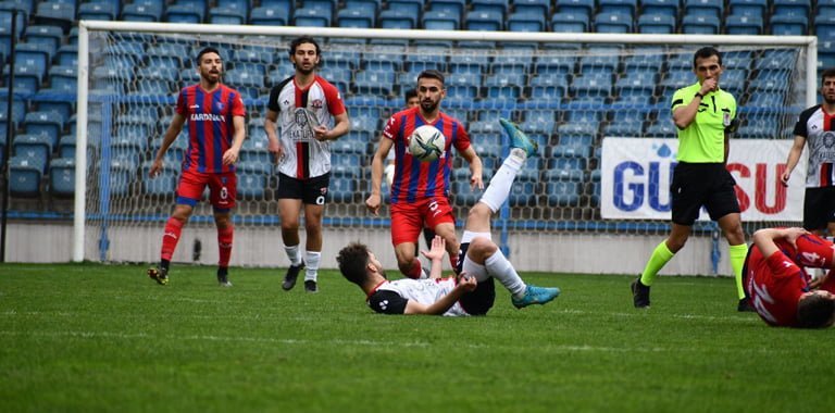 Bölgesel Amatör Lig (BAL) 5. Grup'taki 17. hafta mücadelesinde Devrek Belediyespor'u ağırlayan Karabük İdman Yurdu mücadeleden 1-0 galibiyetle ayrıldı.