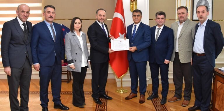 Vali Fuat Gürel, İstanbul Eflanililer Derneği Başkanı Abdullah ADATEPE ve Yönetim Kurulu üyelerini makamında kabul etti.