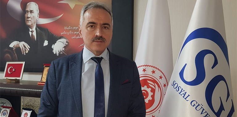 Sosyal Güvenlik Kurumu Karabük İl Müdürü İsmail Yıldırım, aldıkları önlemlerle emeklilikte yaşa takılanlara (EYT) ilişkin kanunun Resmi Gazete'de yayımlanmasının ardından başvuru yapan vatandaşların müdürlüklerde yoğunluk oluşturmasını engellediklerini belirtti.