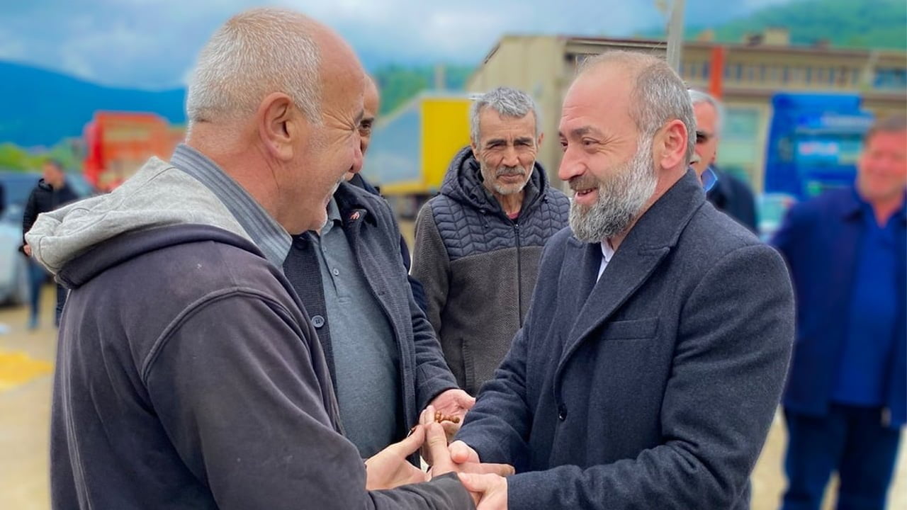 Milliyetçi Hareket Partisi (MHP) Karabük 1. sıra adayı Ahmet Dönmez, Karabük Cumayanı Sanayi Sitesinde geleneksel olarak düzenlenen Bereket Duasına katıldı.