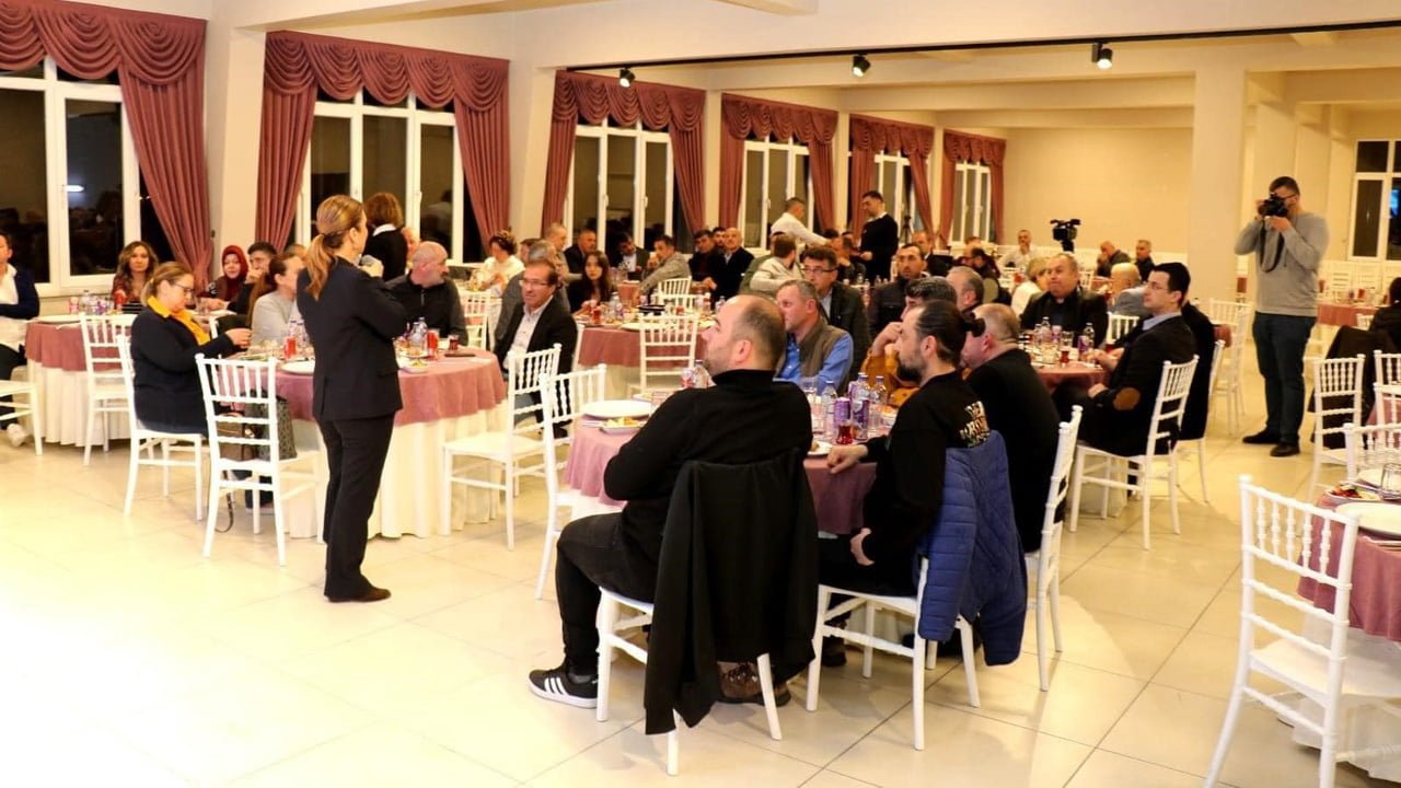 Safranbolu Belediye Başkanı Elif Köse, ilçede turizm sektöründe hizmet veren işletme sahipleri ile iftar programında bir araya geldi.