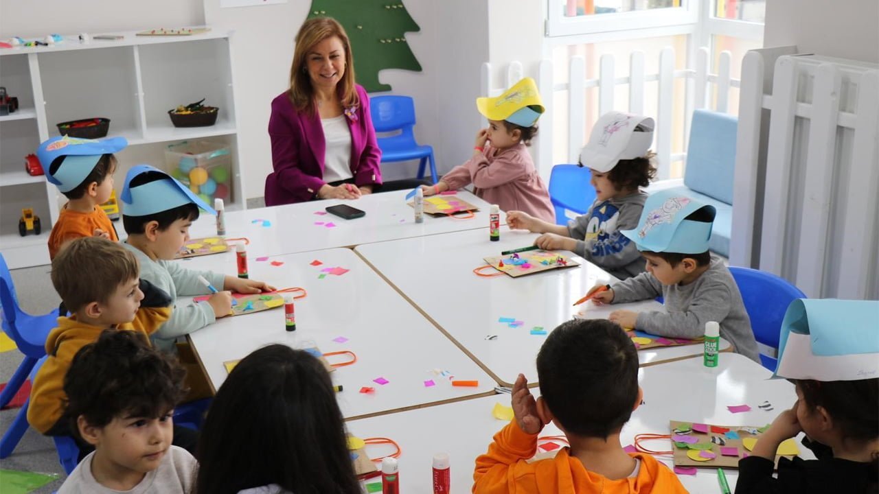 Safranbolu Belediye Başkanı Elif Köse, 9 Nisan Mimar Sinan’ı Anma ve Mimarlar Günü'nde Safranbolu Belediyesi Nazmiye Yeşilyurt Gündüz Çocuk Bakım Evi'ndeki miniklerle buluştu.