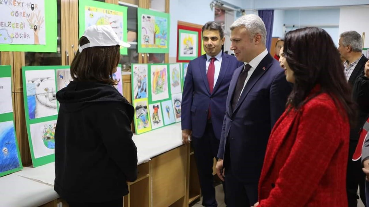 Karabük'ün Safranbolu ilçesinde öğrenciler tarafından çevre konulu sergi düzenlendi.