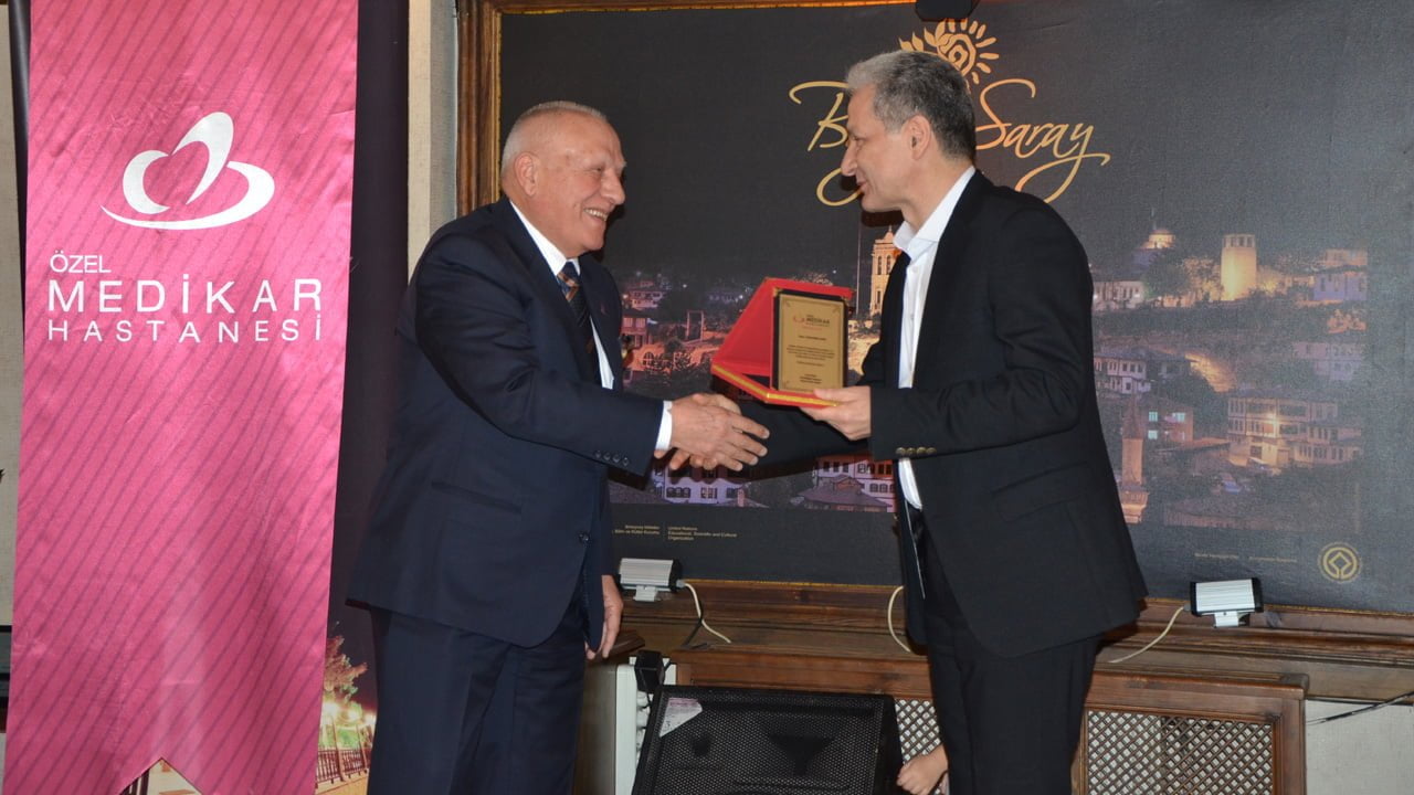 ÖZEL MEDİKAR HASTANESİ AİLESİ YEMEKTE BİR ARAYA GELDİ