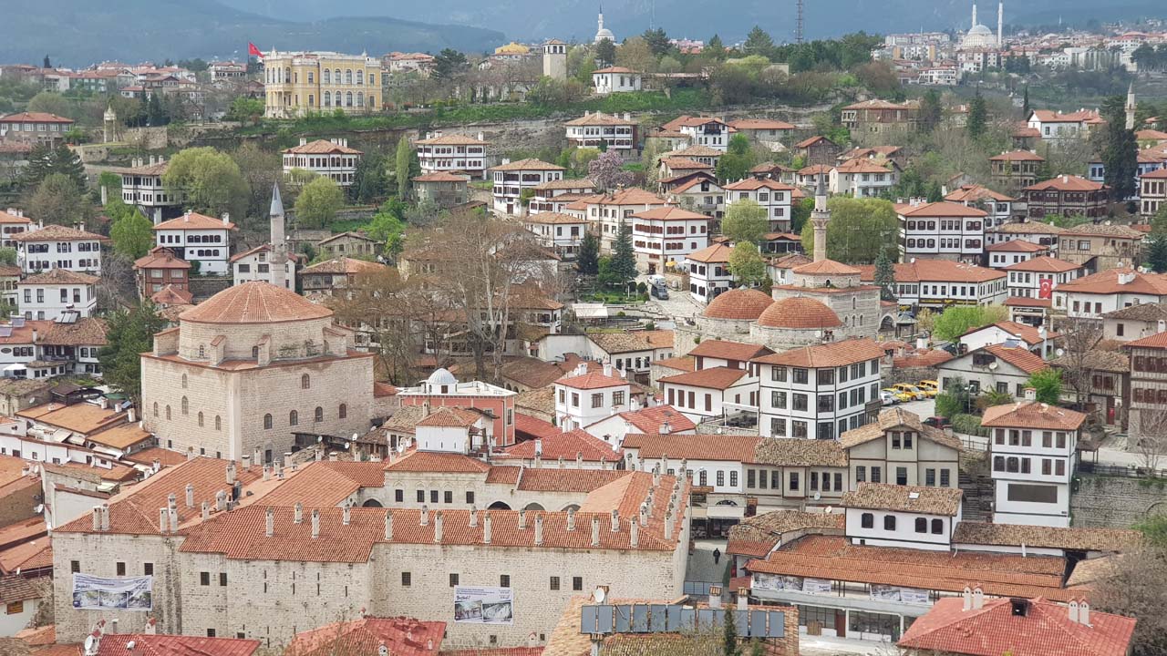 Tatil amacıyla Safranbolu’ya gelecek olan misafirler dolayısıyla otellerde doluluk oranları yüzde 90’lara ulaştı.