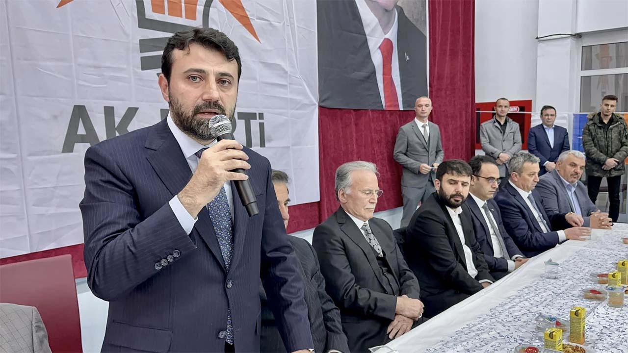 Ak Parti Karabük 1. Sıra Milletvekili Adayı Cem Şahin Karabük İl Protokol Bayramlaşmasının ardından, partisinin il ve ilçe teşkilatlarının bayramlaşma törenlerine katıldı.