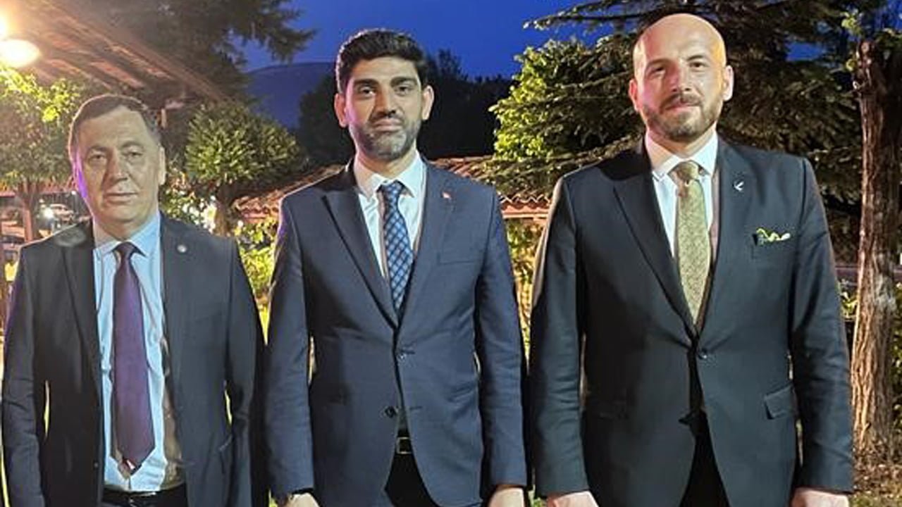 Cumhur İttifakında yer alan AK Parti, MHP ve Yeniden Refah Partisi Karabük il başkanları ortak bir açıklama yaparak 28 Mayıs Cumhurbaşkanlığı seçiminde sandıklara sahip çıkılması noktasında çağrı yaptı.