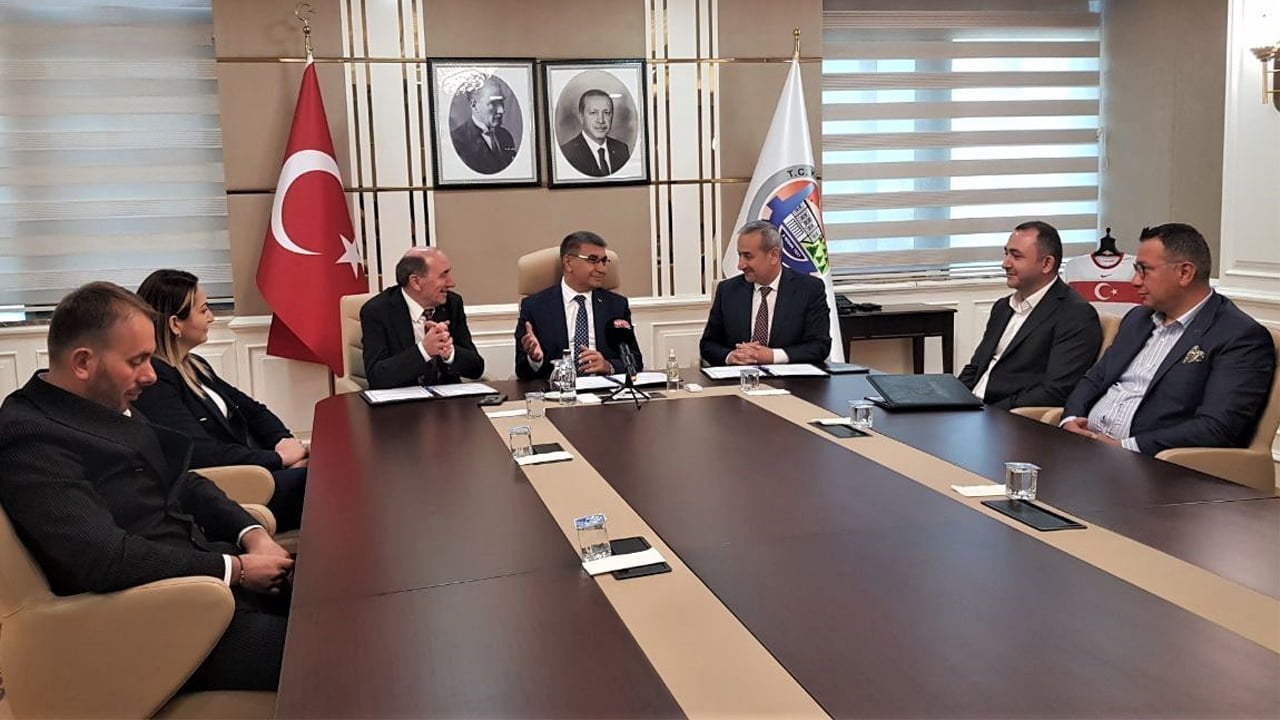 DEMİRÇELİK ANADOLU LİSESİ YAPIMI İÇİN İMZALAR ATILDI