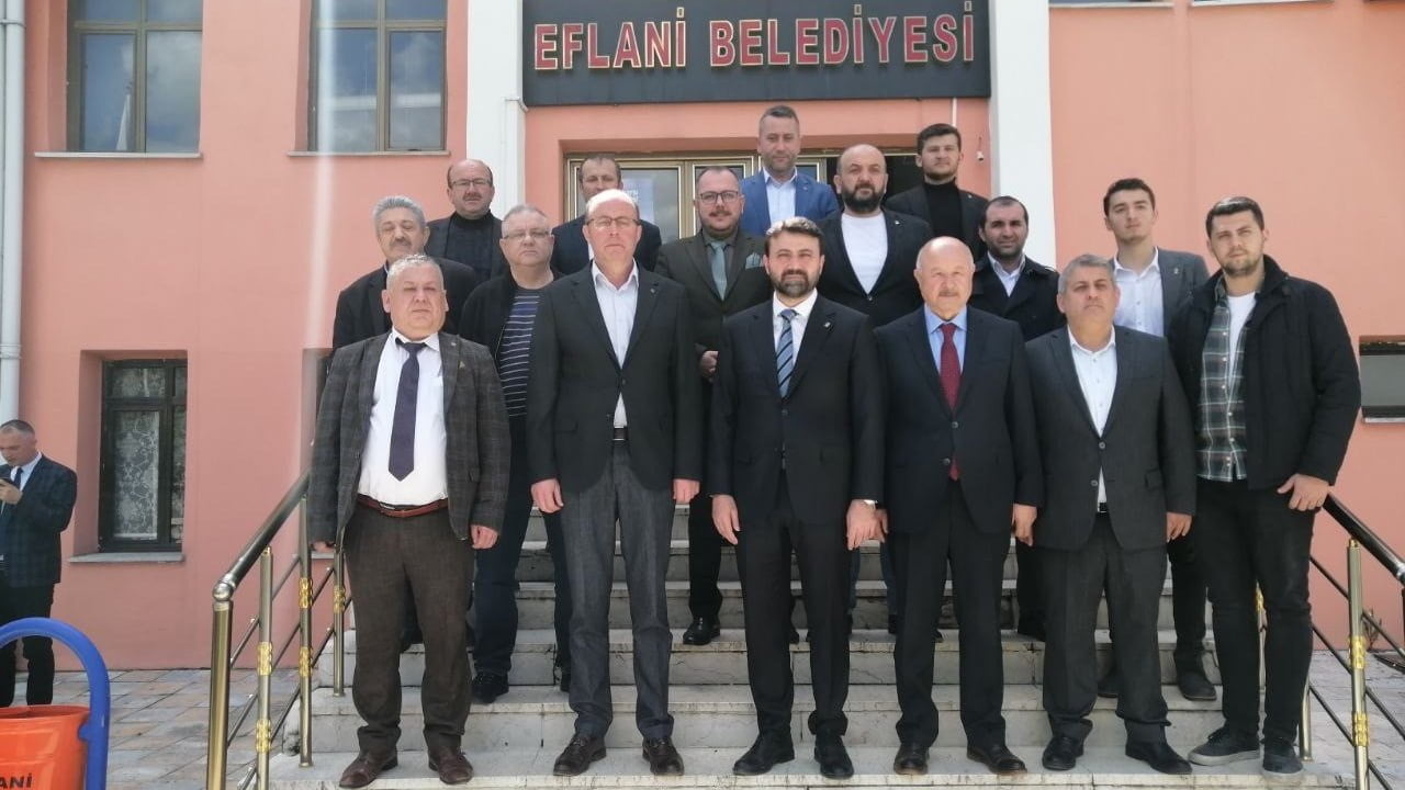 AK Parti Genel Sekreter Yardımcısı ve Karabük milletvekili adayı Cem Şahin, Eflani ilçesine giderek ziyaretlerde bulundu.