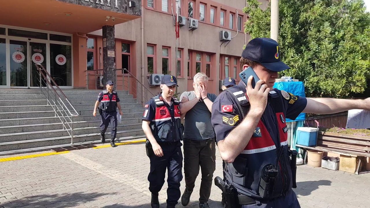 Karabük'te tefecilik ve uyuşturucu operasyonlarında gözaltına alınan 2 kişi çıkarıldıkları mahkemece tutuklandı.