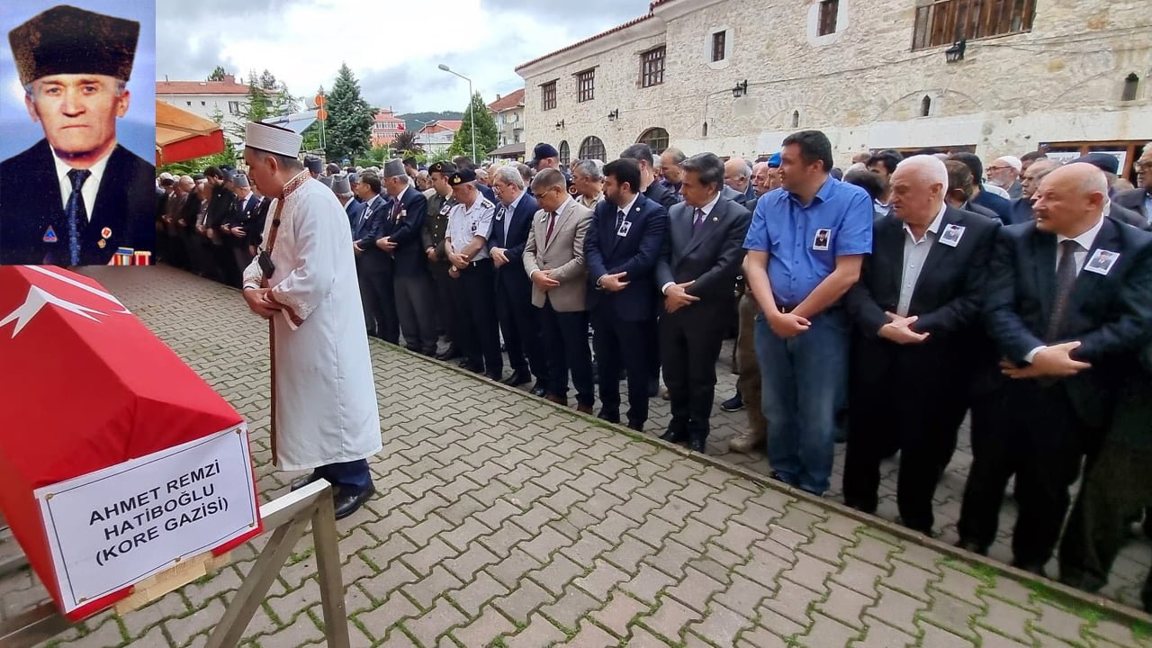 Karabük'ün Eflani ilçesinde 95yaşında vefat eden Kore Gazisi Ahmet Remzi Hatipoğlu, askeri törenle son yolculuğuna uğurlandı.