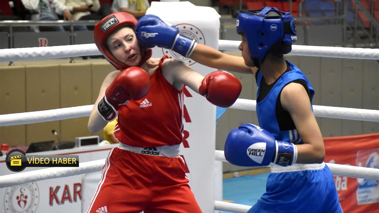 Okul Sporları Gençler-A Türkiye Boks Şampiyonası Karabük’te başladı. 21-26 Mayıs 2023 tarihleri arasında Yeni Mahalle Spor Salonu'nda düzenlenen organizasyona 47 ilden 500 sporcu katılıyor.