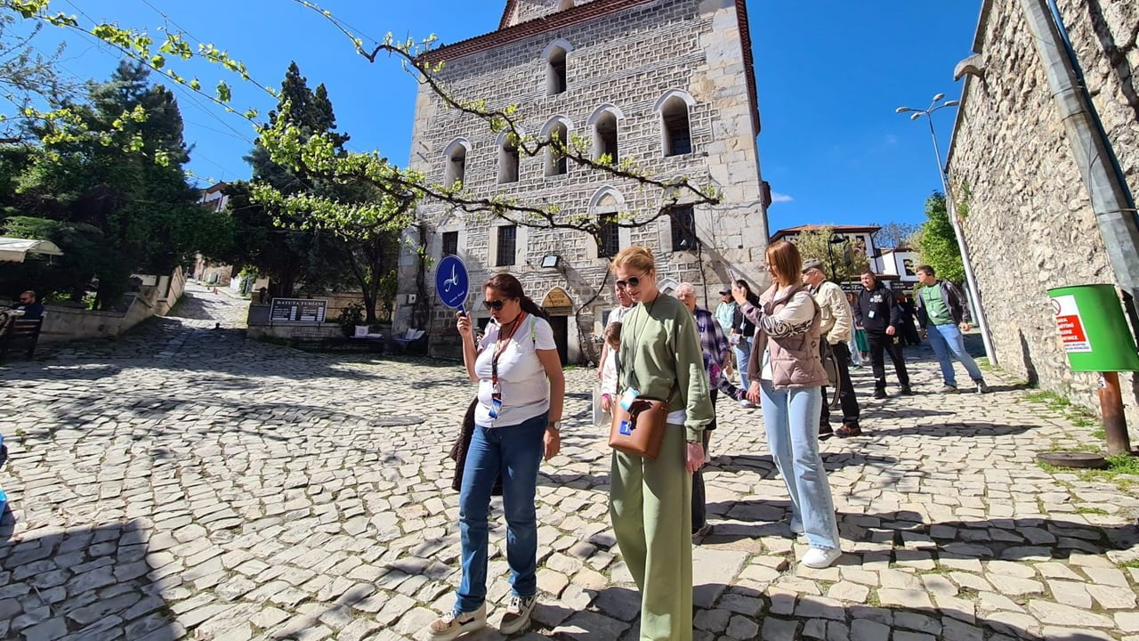 UNESCO Dünya Miras Listesi'nde yer alan ve "En iyi korunan 20 kent" arasında bulunan Karabük'ün Safranbolu ilçesi, kruvaziyer gemi ile Bartın’a gelen Rusların ilgi odağı oldu.