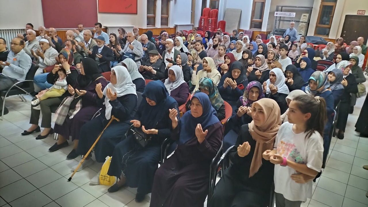 İLK HAC KAFİLESİ DUALARLA YOLA ÇIKTI