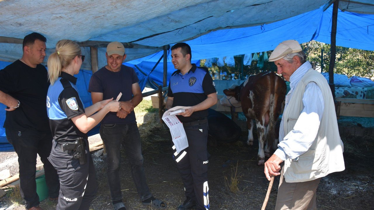 KURBAN PAZARINDA VATANDAŞLARA DOLANDIRICILIK UYARISI