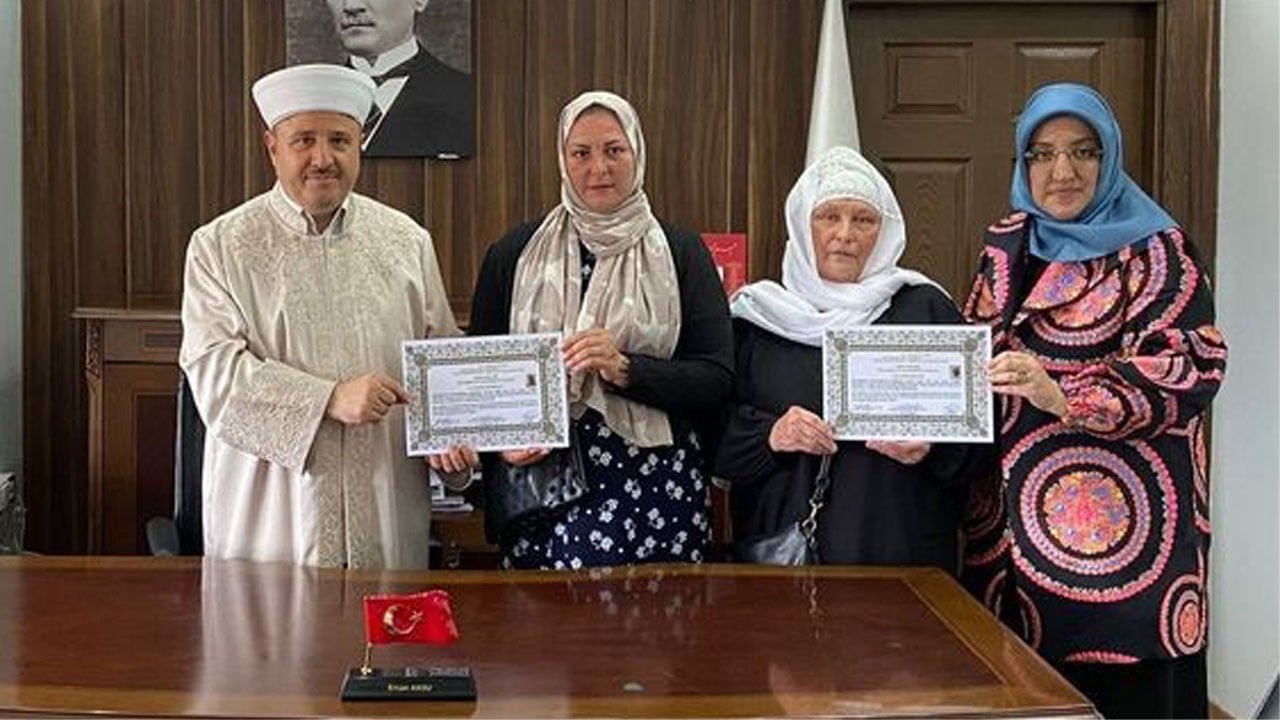 UKRAYNALI ANNE VE KIZI İSLAMİYET’İ SEÇTİ