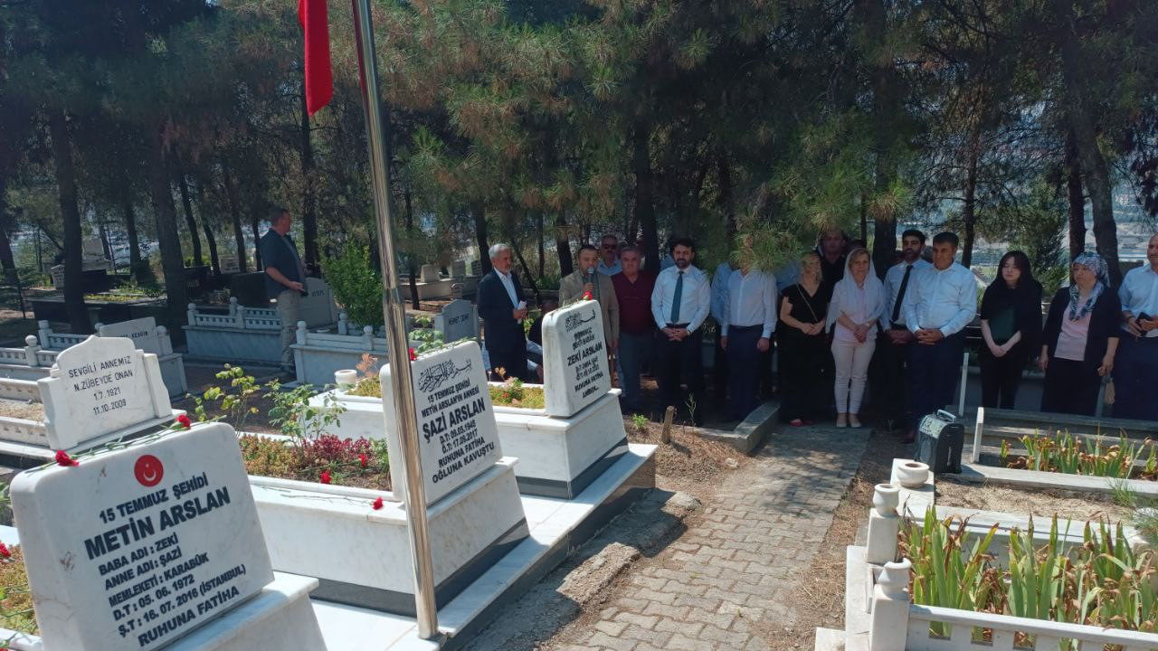 Fetullahçı Terör Örgütü/Paralel Devlet Yapılanması (FETÖ/PDY) tarafından 15Temmuz 2016 yılında gerçekleştirilen darbe girişimi sırasında şehit olan Metin Arslan, mezarı başında dualarla anıldı.