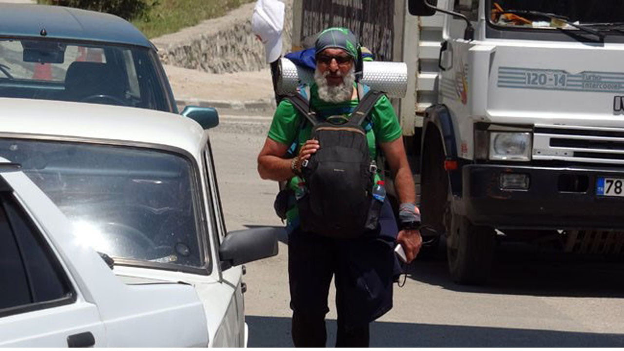 EMEKLİ OLUP TÜRKİYE’Yİ YÜRÜYEREK GEZMEYE BAŞLADI