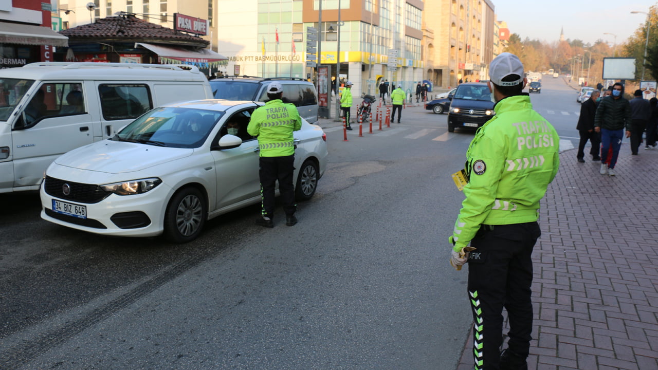 KARABÜK’TE 771 SÜRÜCÜYE PARA CEZASI KESİLDİ