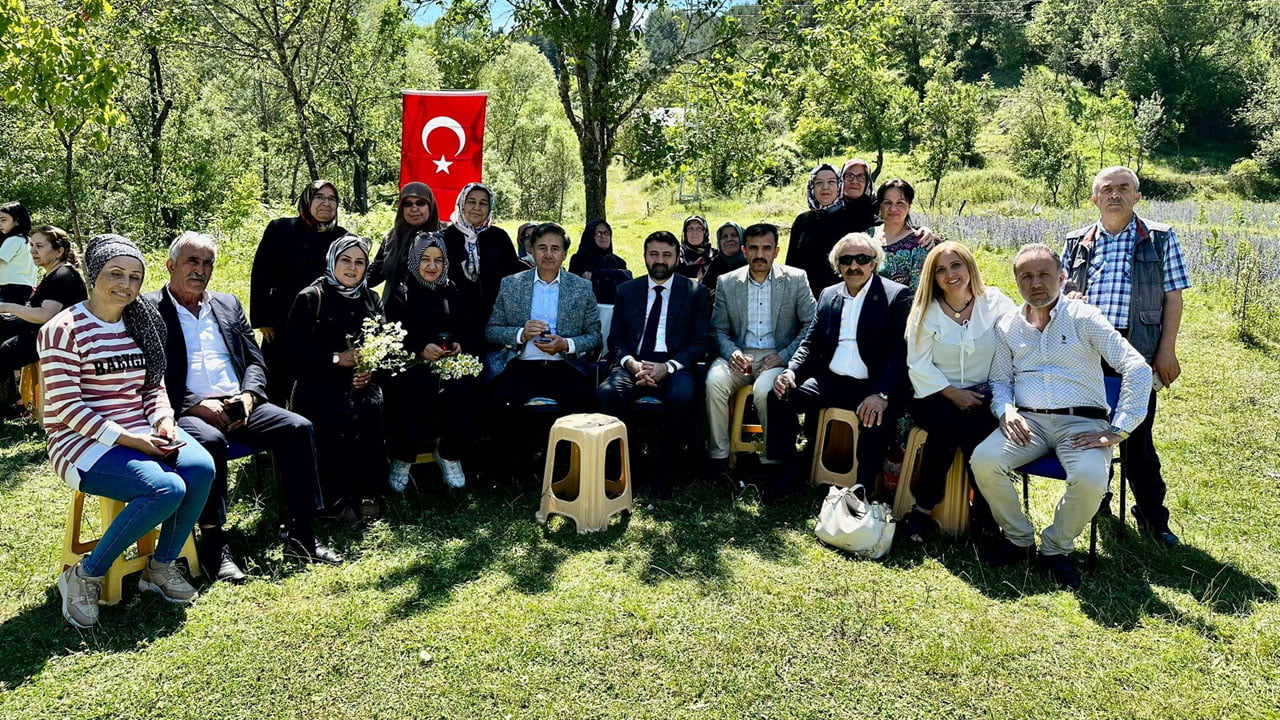 AK Parti Karabük Milletvekili Cem Şahin, Eskipazar ilçesinde köy ziyareti yaptı.