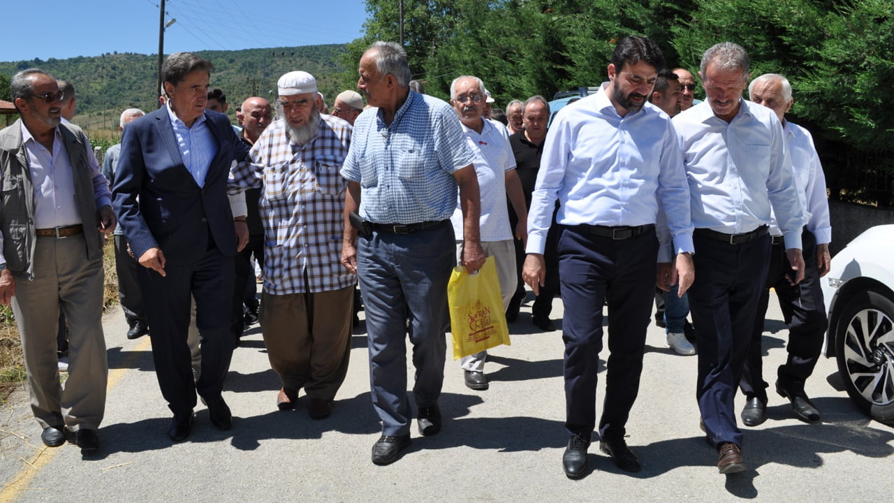 AK Parti Karabük Milletvekili Cem Şahin, Ovacık İlçesini ziyaret ederek köylülerle sohbet etti.