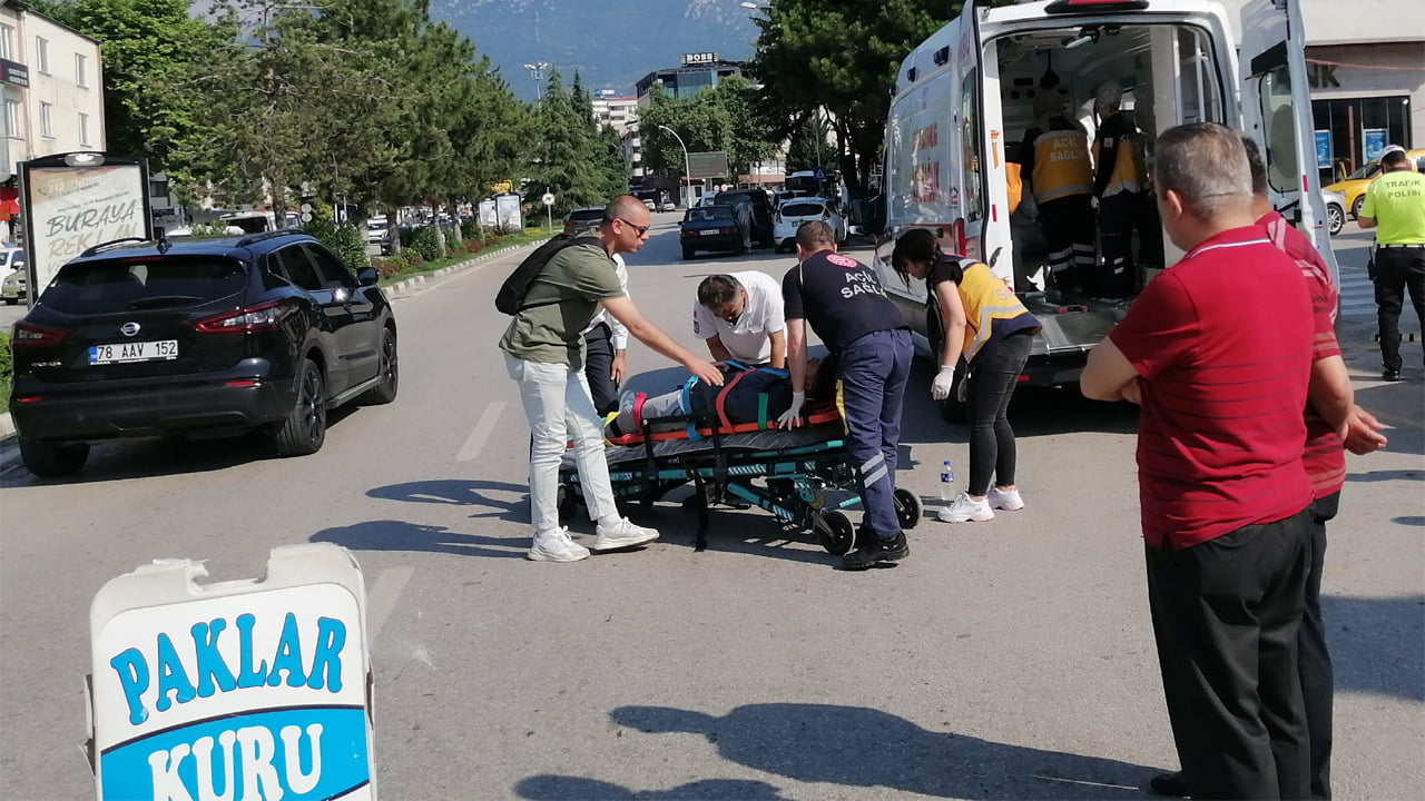 YAYAYA ÇARPAN MOTOSİKLET SÜRÜCÜSÜ YARALANDI