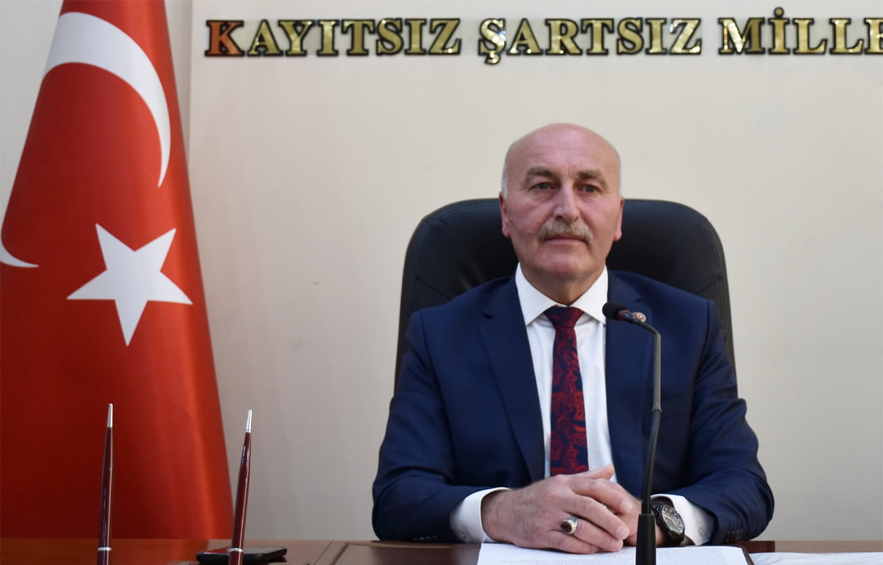 Karabük İl Genel Meclis Başkanı Ahmet Sözen, CHP Milletvekili Cevdet Akay’ın açıklamalarına tepki göstererek “Basit ve ucuz siyasetten vazgeçin” dedi.