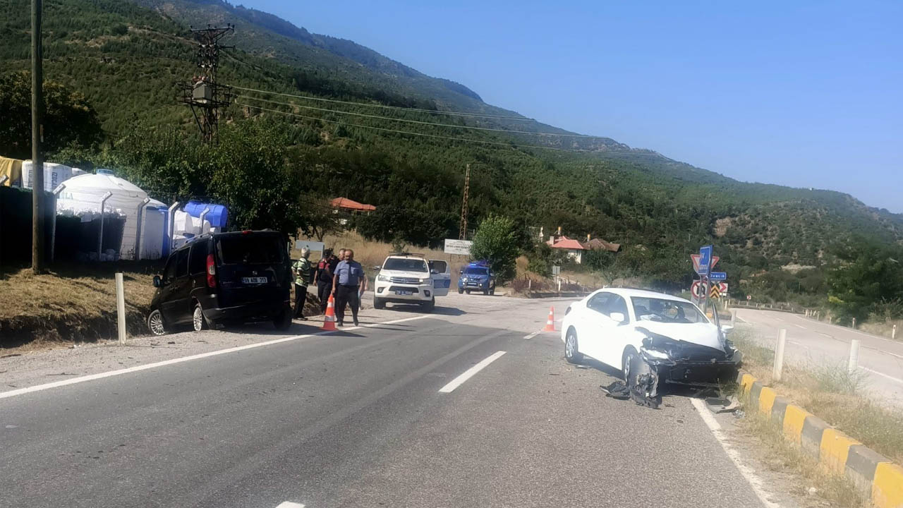 Karabük’te iki farklı noktada meydana gelen trafik kazasında 2 kişi yaralandı.