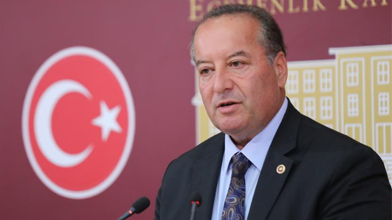 Cumhuriyet Halk Partisi (CHP) Karabük Milletvekili ve Plan Bütçe Komisyonu Üyesi Cevdet Akay, TBMM'de basın toplantısı düzenleyerek ekonomik gelişmelere ilişkin değerlendirmelerde bulundu.