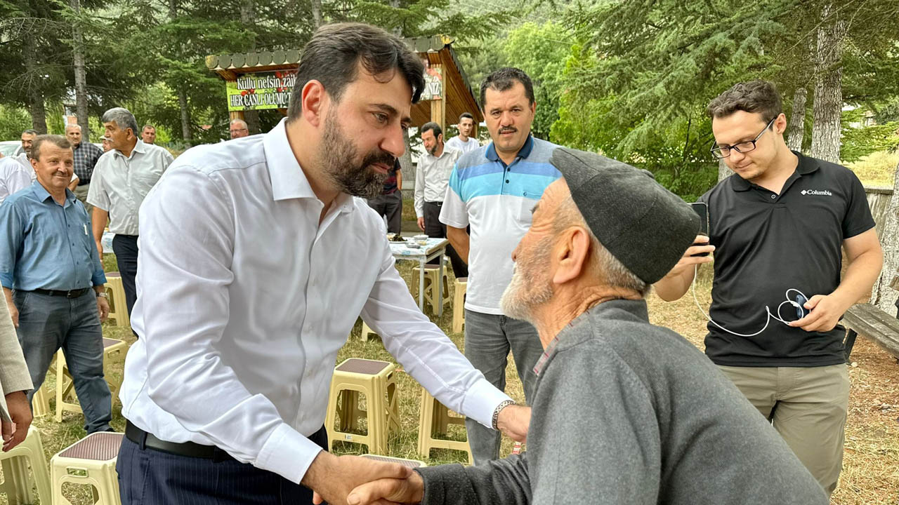 AK Parti Karabük Milletvekili Cem Şahin, köy köy gezerek herkesin talep ve isteklerini dinlediklerini, her türlü hizmeti onların ayaklarına getirmek için var güçlerine çalıştıklarını söyledi.