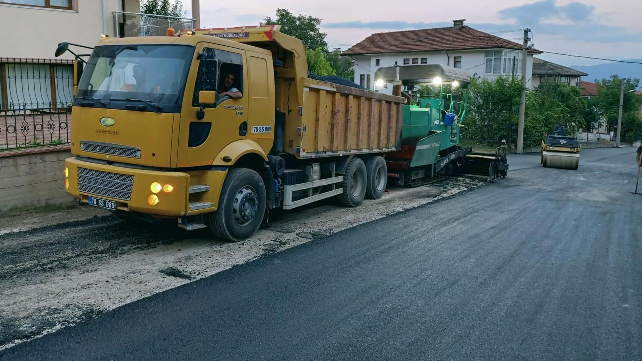 Karabük'ün Safranbolu ilçesinde ihtiyaç duyulan tüm mahallelerin yollarında yenileme çalışması başlatıldı.