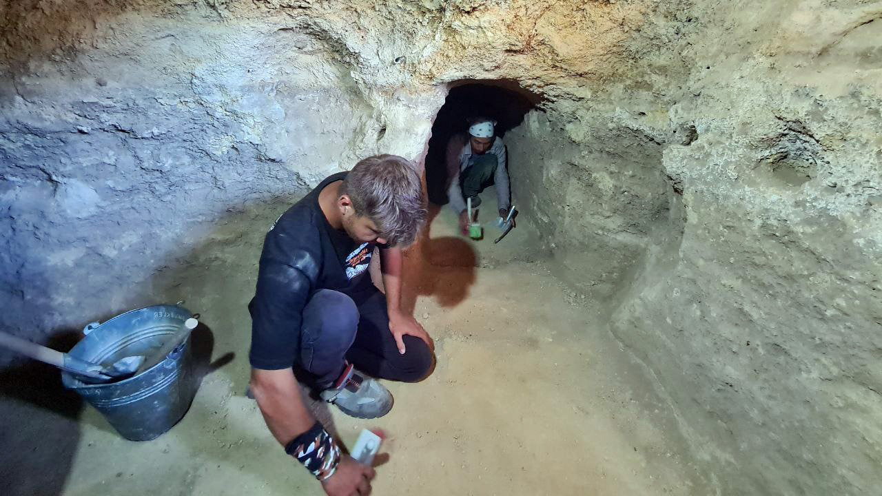 "Karadeniz’in Zeugması" olarak adlandırılan Karabük’ün Eskipazar ilçesindeki Hadrianopolis Antik Kenti’nde 5 bin 500 yıl önce kullanıma başlanıldığı tahmin edilen yer altı kaya yerleşkesi keşfedildi.