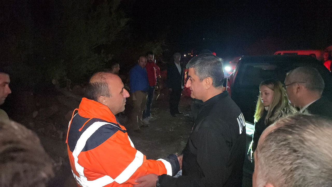 Karabük'ün Ovacık ilçesinde çıkan orman yangını 7 saat süren çalışma sonrası kısmen kontrol altına alındı.