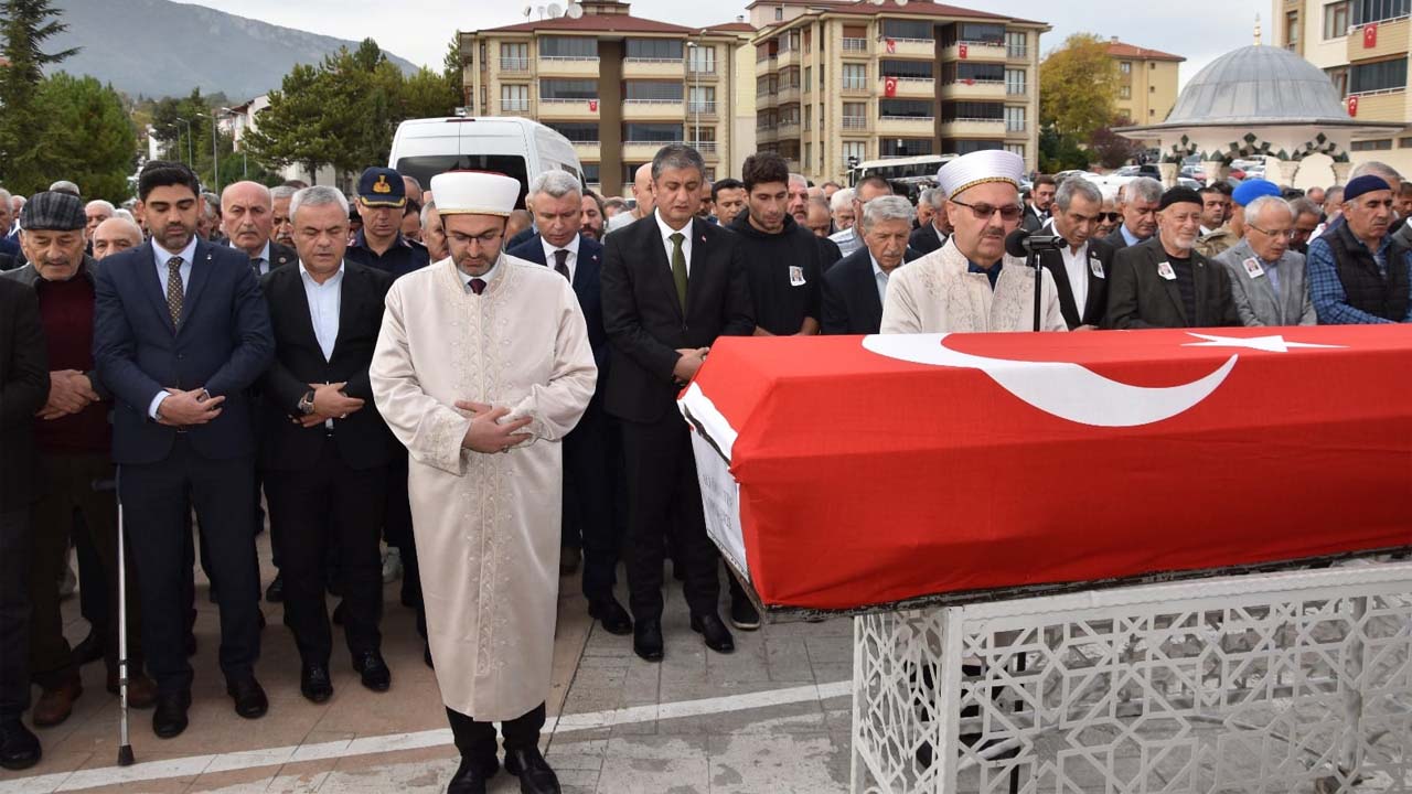 MİLLETVEKİLİ ÖĞÜTEN SON YOLCULUĞUNA UĞURLANDI