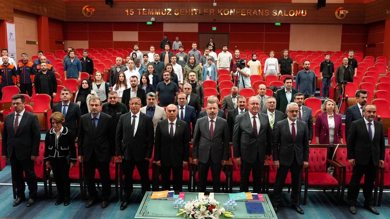 Karabük Valiliği öncülüğünde, Karabük İl Afet ve Acil Durum Müdürlüğü (AFAD), Yıldız Teknik Üniversitesi, Kastamonu Üniversitesi iş birliği ve Karabük Üniversitesinin (KBÜ) ev sahipliğinde "Türkiye’nin 100 Yıllık Afet Değerlendirme Çalıştayı" gerçekleşti.