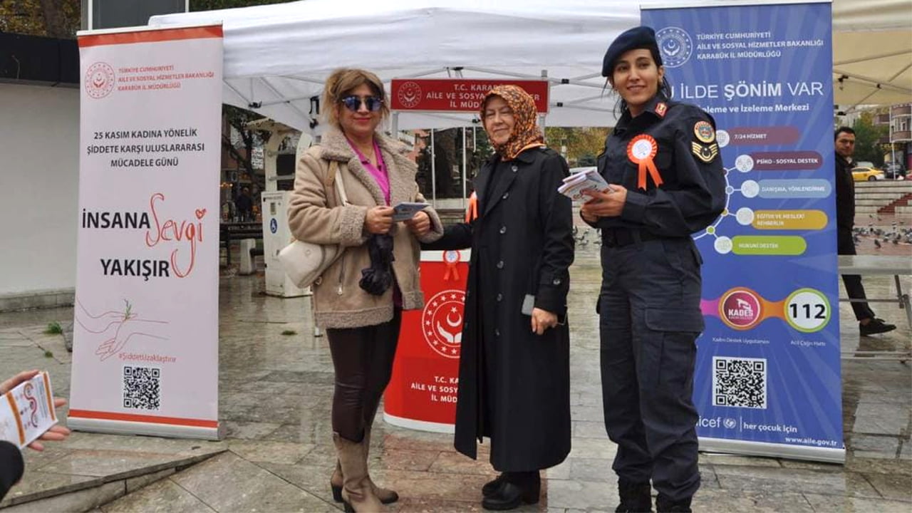 25 Kasım Kadına Yönelik Şiddete Karşı Uluslararası Mücadele Günü kapsamında farkındalık oluşturma ve bilgilendirme yapmak amacı ile stant açılarak KADES uygulaması tanıtıldı.