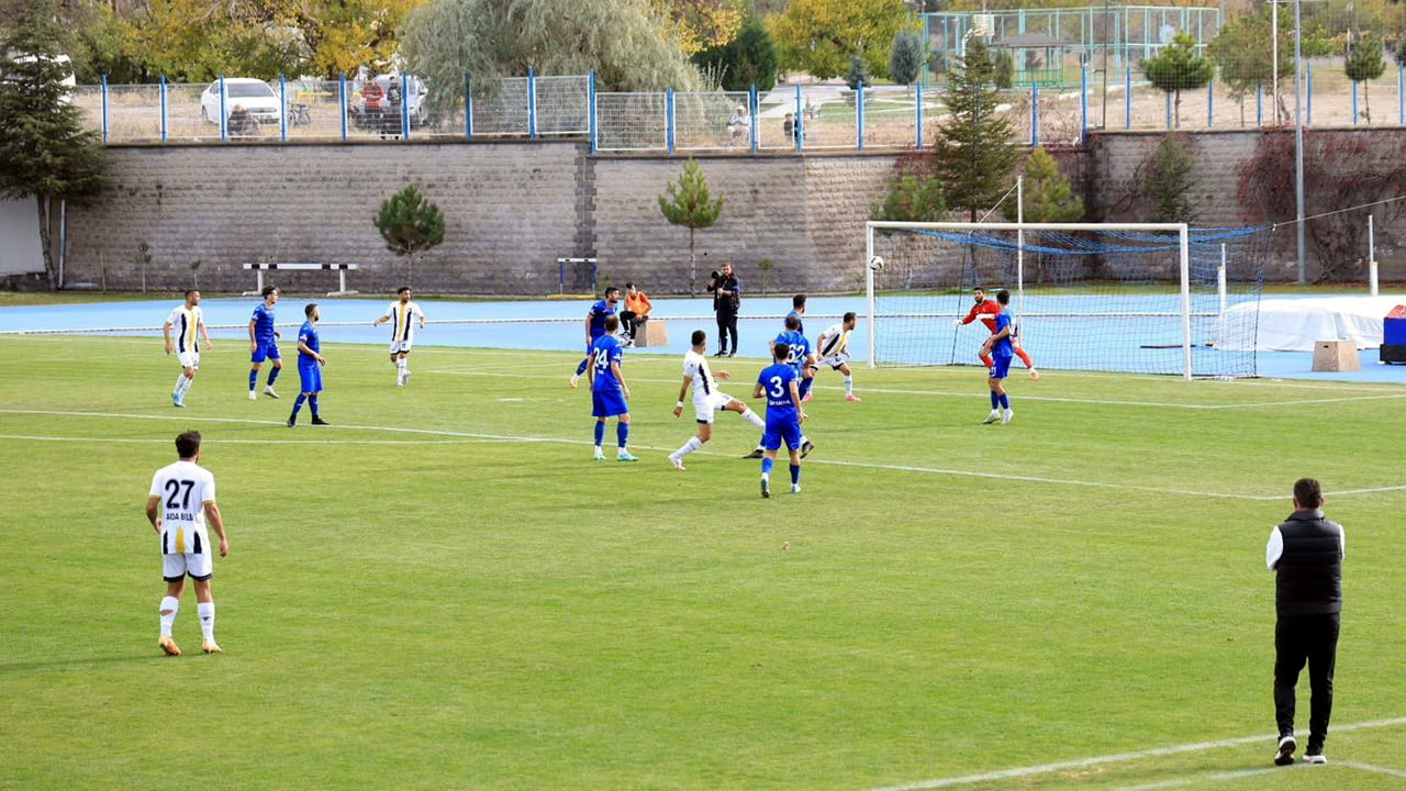 TFF 3. Lig 1. Grupta ligin 9. haftasında Karabük İdmanyurdu deplasmanda Talasgücü Belediyespor’a 3-0 mağlup oldu.