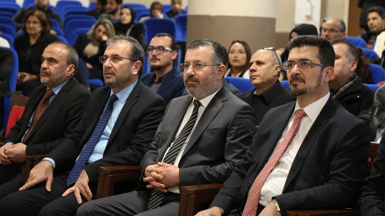 Karabük Üniversitesi (KBÜ) Rektörü Prof. Dr. Fatih Kırışık, Bilimsel Araştırma Projeleri çerçevesinde Fen Bilimleri, Sağlık Bilimleri ve Sosyal Bilim kategorisinde proje puan tablosuna göre belirlenen kriterleri sağlayan 26 akademisyene başarı belgesi verdi.