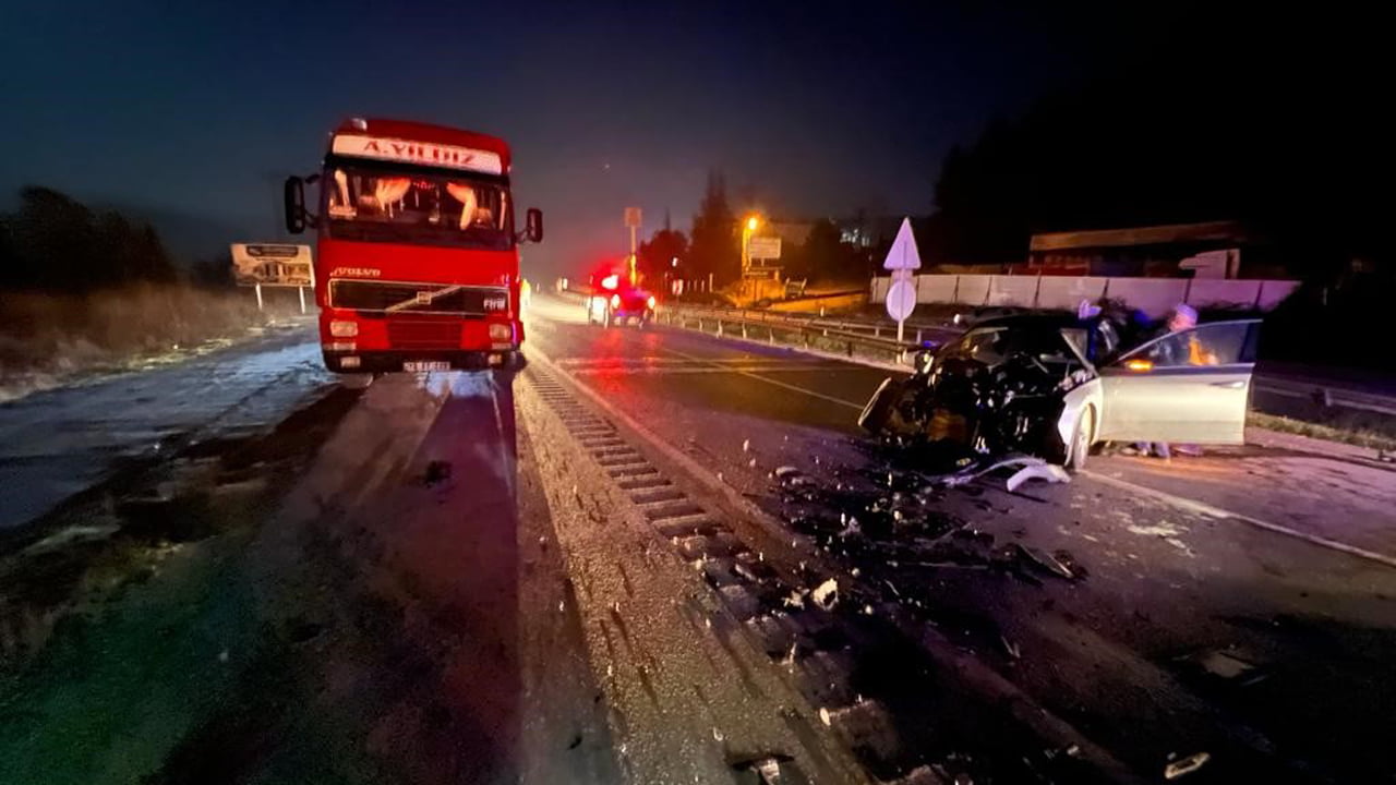 Karabük'te meydana gelen 3 araçlı zincirleme trafik kazasında 1 kişi yaralandı.